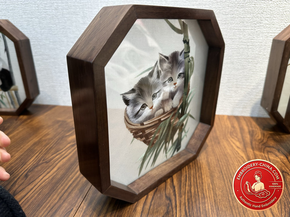 Double-sided Embroidery Ornament - Premium Cat Handmade Suzhou Embroidery with Walnut Frame, 21cm Diameter (In Stock)