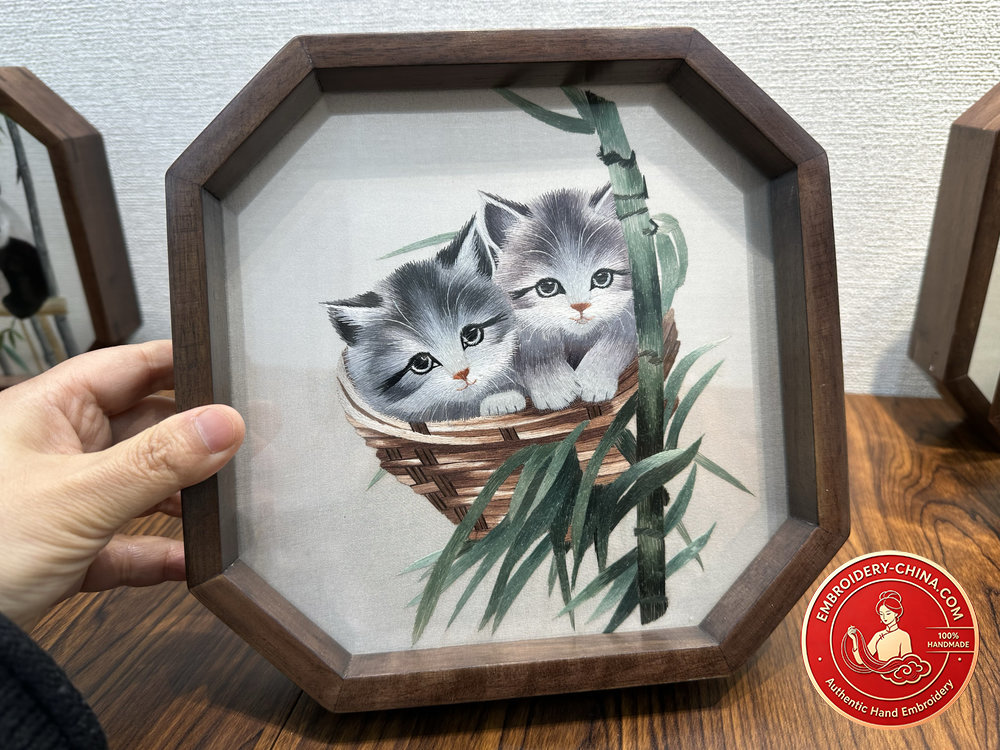 Double-sided Embroidery Ornament - Premium Cat Handmade Suzhou Embroidery with Walnut Frame, 21cm Diameter (In Stock)