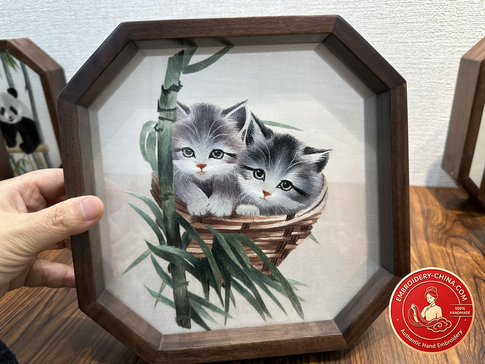 Double-sided Embroidery Ornament - Premium Cat Handmade Suzhou Embroidery with Walnut Frame, 21cm Diameter (In Stock)