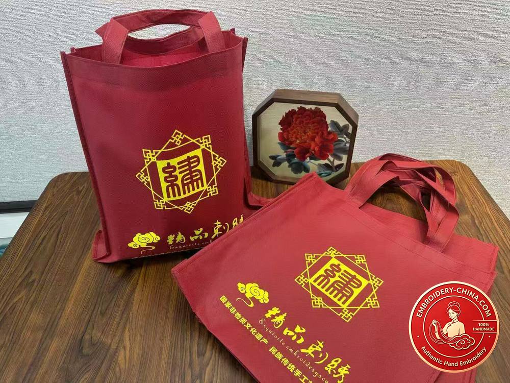 Double-sided Embroidery Ornament - Premium Cat Handmade Suzhou Embroidery with Walnut Frame, 21cm Diameter (In Stock)